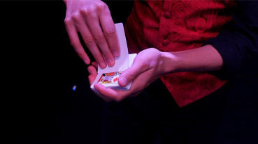 52 Shades of Red Version 3 by Shin Lim - Kartentrick
