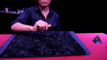 52 Shades of Red Version 3 by Shin Lim - Kartentrick