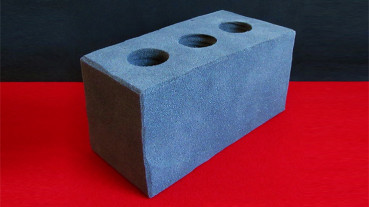 Ziegelstein aus Schaumstoff - Sponge Cement Brick by Alexander May