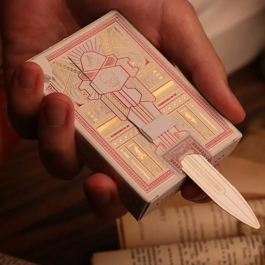 Preview: Assassin's Creed Legacy Playing Cards - White Hidden Blade Edition