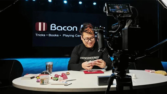 Flexible Wave by Wang Zhe & Bacon Magic
