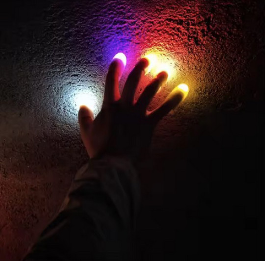 Preview: Ghost Lights - Leuchtende Daumen - Zauberlichter 2er‑Set | Magische LED‑Daumenspitzen für verblüffende Lichteffekte