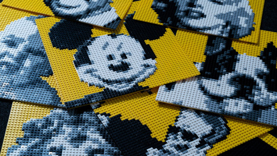 LEGO FRAME by Gustavo Sereno and Gee Magic