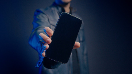 Leviosa Phone by João Miranda and Julio Montoro