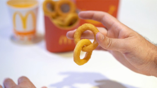 Linking Onion Rings by Julio Montoro Productions