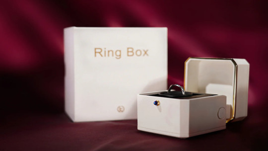 Magic Ring Box (White) by TCC