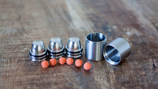 Micro Cups and balls by Leo Smetsers