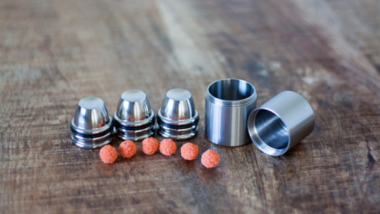 Micro Cups and balls by Leo Smetsers