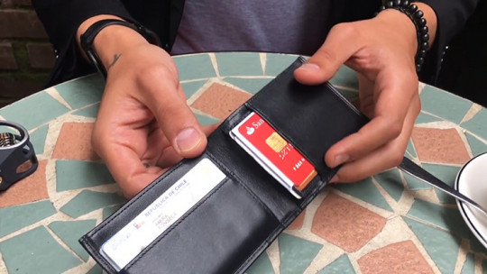 Minimal Wallet by Alan Wong & Pablo Amira
