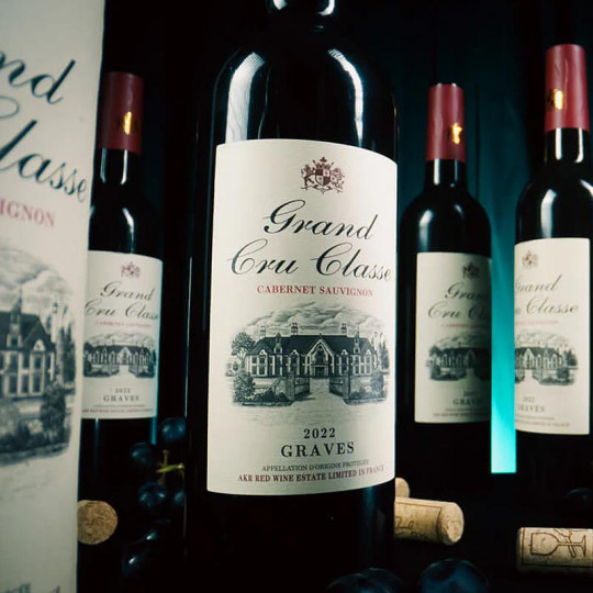 Preview: Miracle Wine Bottles by TCC Magic