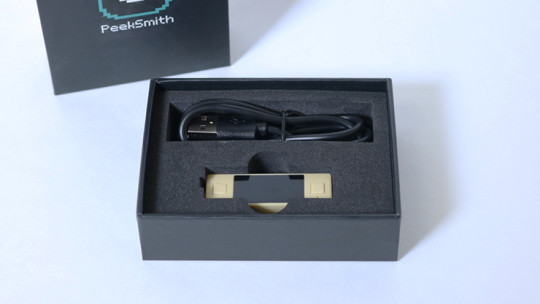 PeekSmith 3 (Skin Color) by Electricks