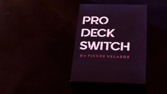 PRO DECK SWITCH (RED) by Pierre Velarde - Kartenspiel austauschen ohne Berührung