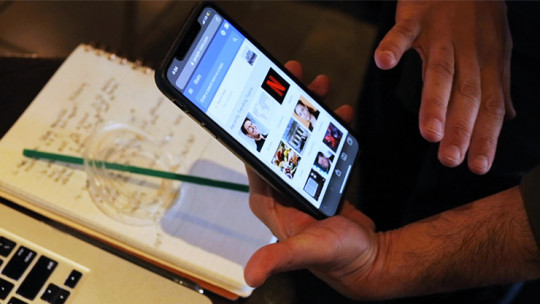 ReaList iPhone only (In App Instructions) by Greg Rostami - Zaubertrick mit Phone und App