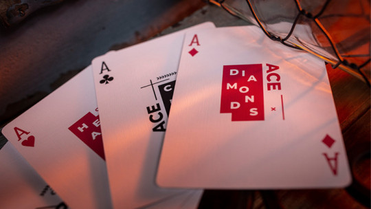 Preview: Sinis (Raspberry and Black) Playing Cards by Marc Ventosa