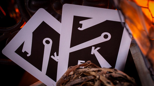 Preview: Sinis (Raspberry and Black) Playing Cards by Marc Ventosa