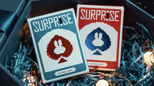 Surprise Deck V5 (Red) by Bacon Playing Card Company - Pokerdeck