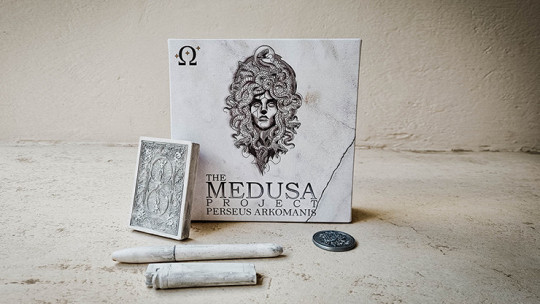 The Medusa Project BLUE by Perseus Arkomanis - Gegenstände zu Stein verwandeln