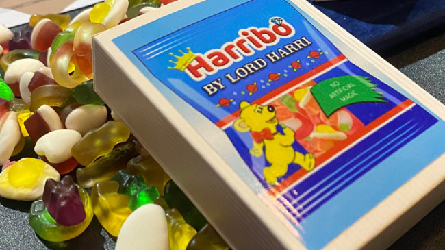 HARRIBO by Lord Harri and Saturn Magic - Ring erscheint in Haribo Verpackung