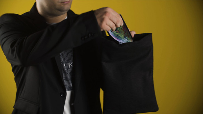 Invisibag (Black) by João Miranda and Rafael Baltresca