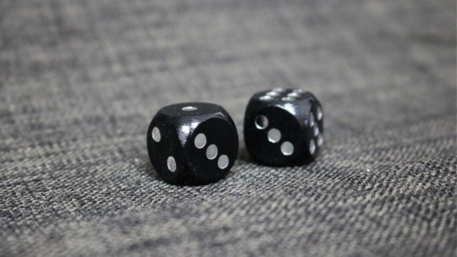 Gezinkte Würfel - Trickwürfel - Jedes mal 7 würfeln - Glückswürfel - Loaded Dice (Weighted, Wood, Black)