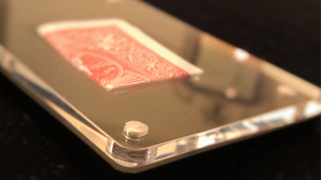 Lucky Card Deluxe by Wayne Dobson & Alan Wong - Hands Off Routine