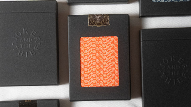 No Borders Edition 2 Crown Back (Red) by Joker and the Thief - Pokerdeck