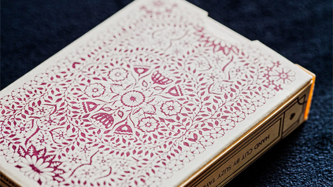 Papercuts: Intricate Hand-cut by Suzy Taylor - Pokerdeck