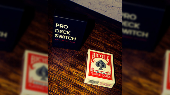 PRO DECK SWITCH (RED) by Pierre Velarde - Kartenspiel austauschen ohne Berührung